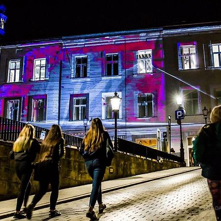 Artrooms Pokoje Goscinne Кросно Екстериор снимка