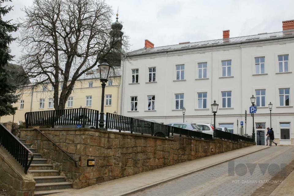 Artrooms Pokoje Goscinne Кросно Екстериор снимка