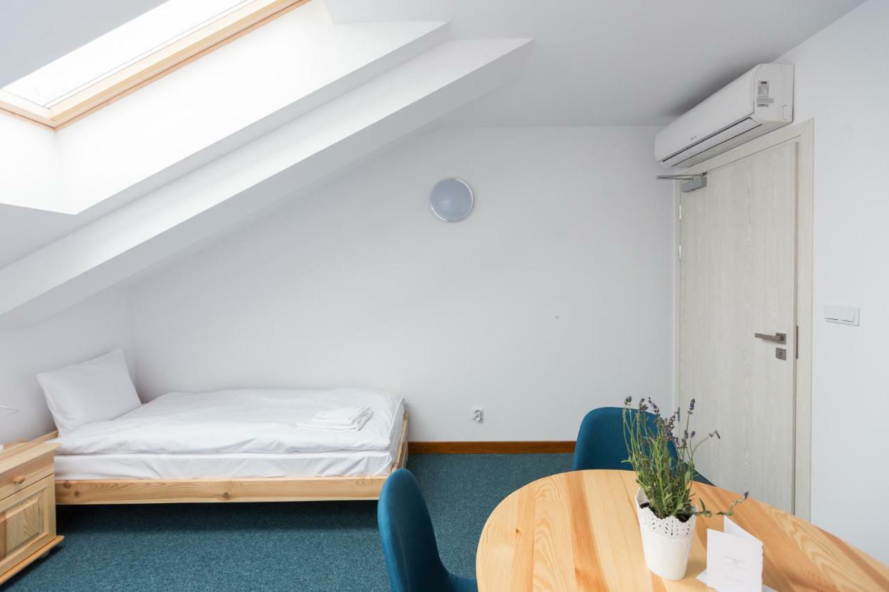Artrooms Pokoje Goscinne Кросно Екстериор снимка