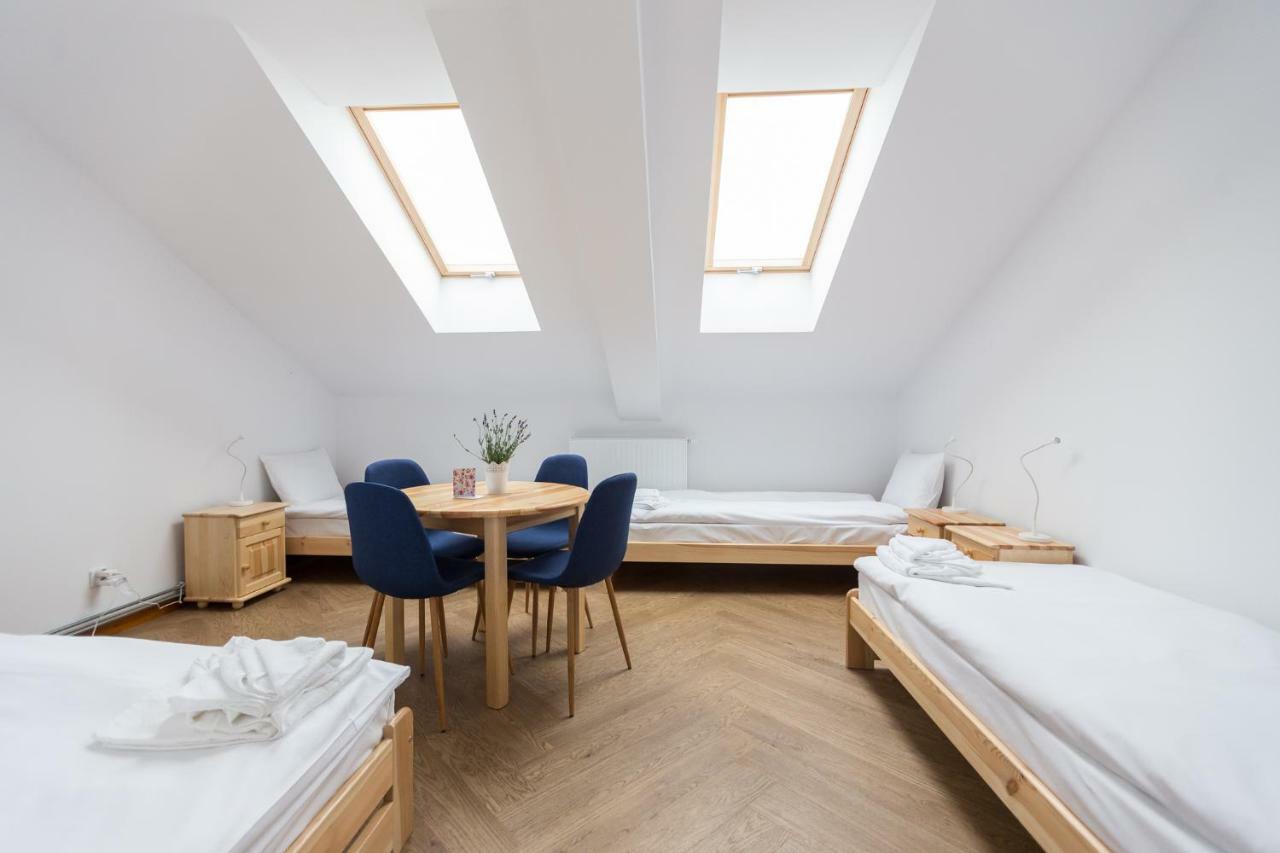 Artrooms Pokoje Goscinne Кросно Екстериор снимка