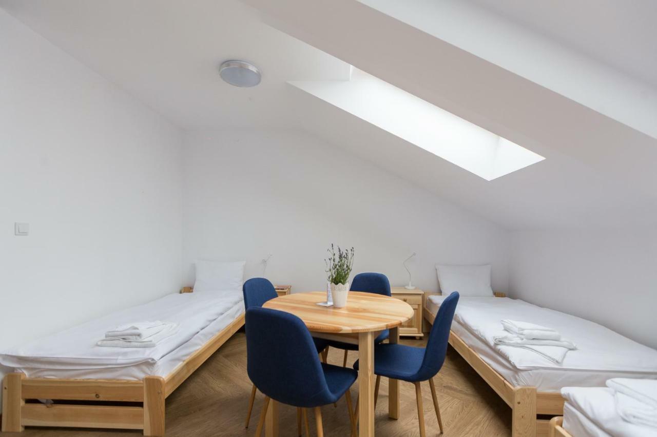 Artrooms Pokoje Goscinne Кросно Екстериор снимка