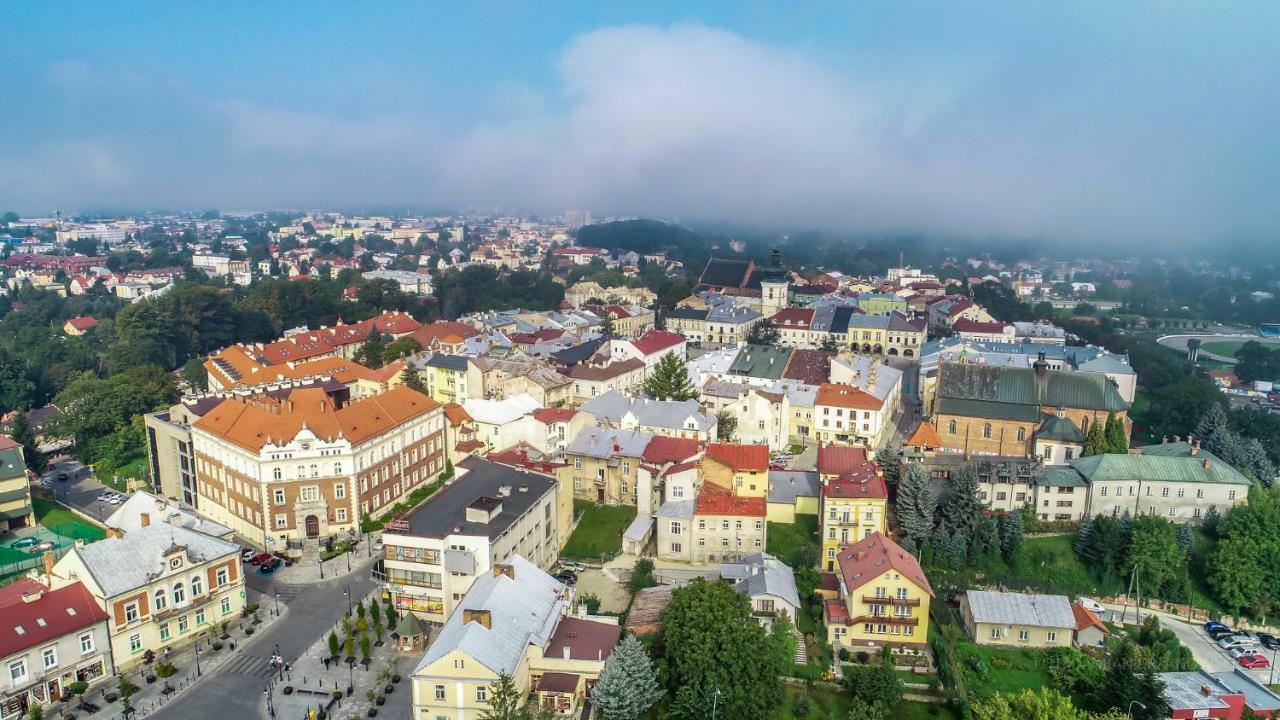 Artrooms Pokoje Goscinne Кросно Екстериор снимка