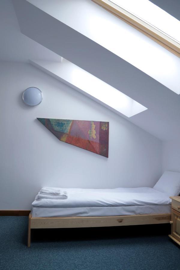 Artrooms Pokoje Goscinne Кросно Екстериор снимка