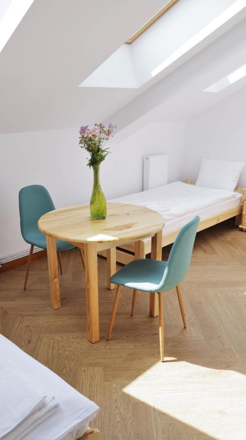 Artrooms Pokoje Goscinne Кросно Екстериор снимка