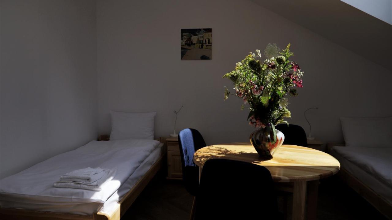 Artrooms Pokoje Goscinne Кросно Екстериор снимка