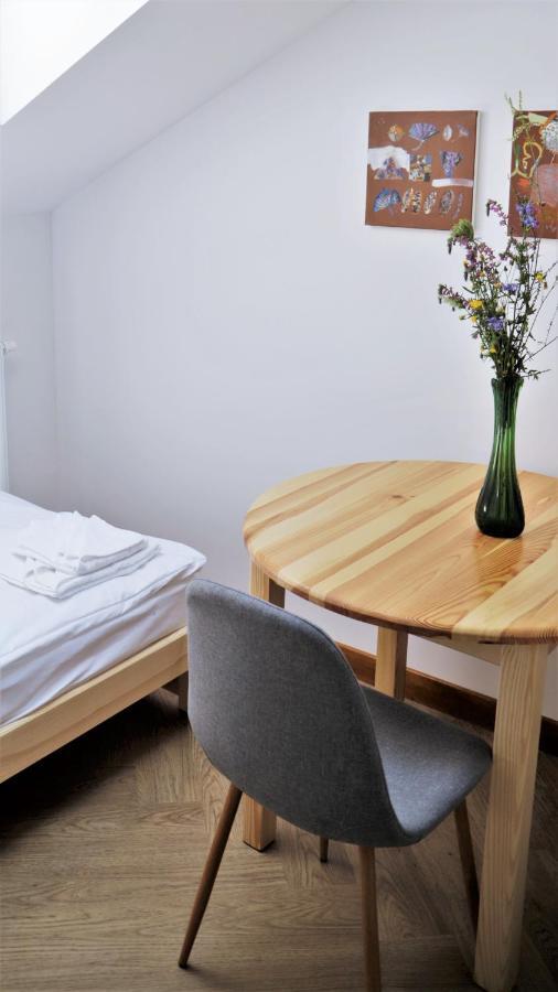 Artrooms Pokoje Goscinne Кросно Екстериор снимка