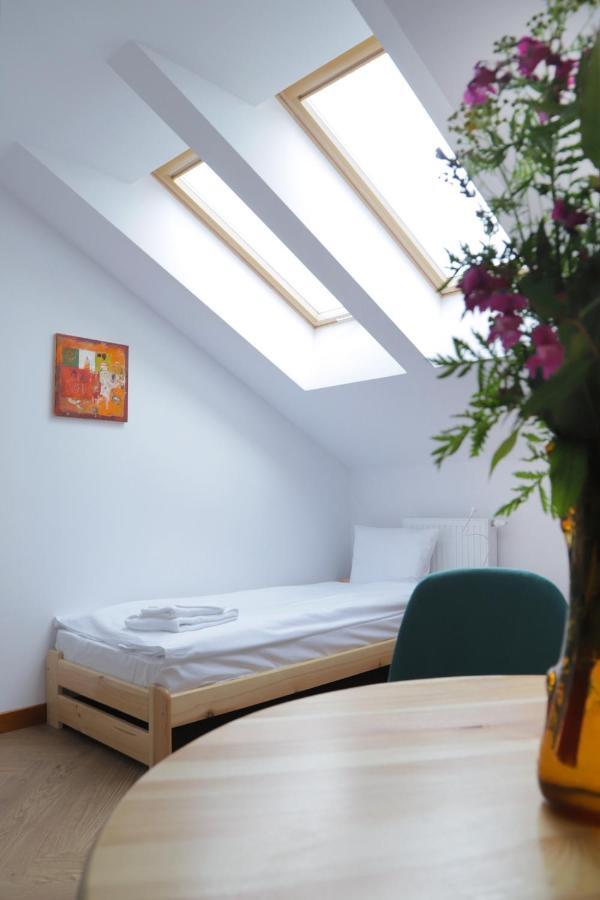 Artrooms Pokoje Goscinne Кросно Екстериор снимка