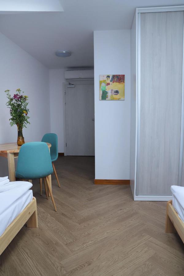 Artrooms Pokoje Goscinne Кросно Екстериор снимка