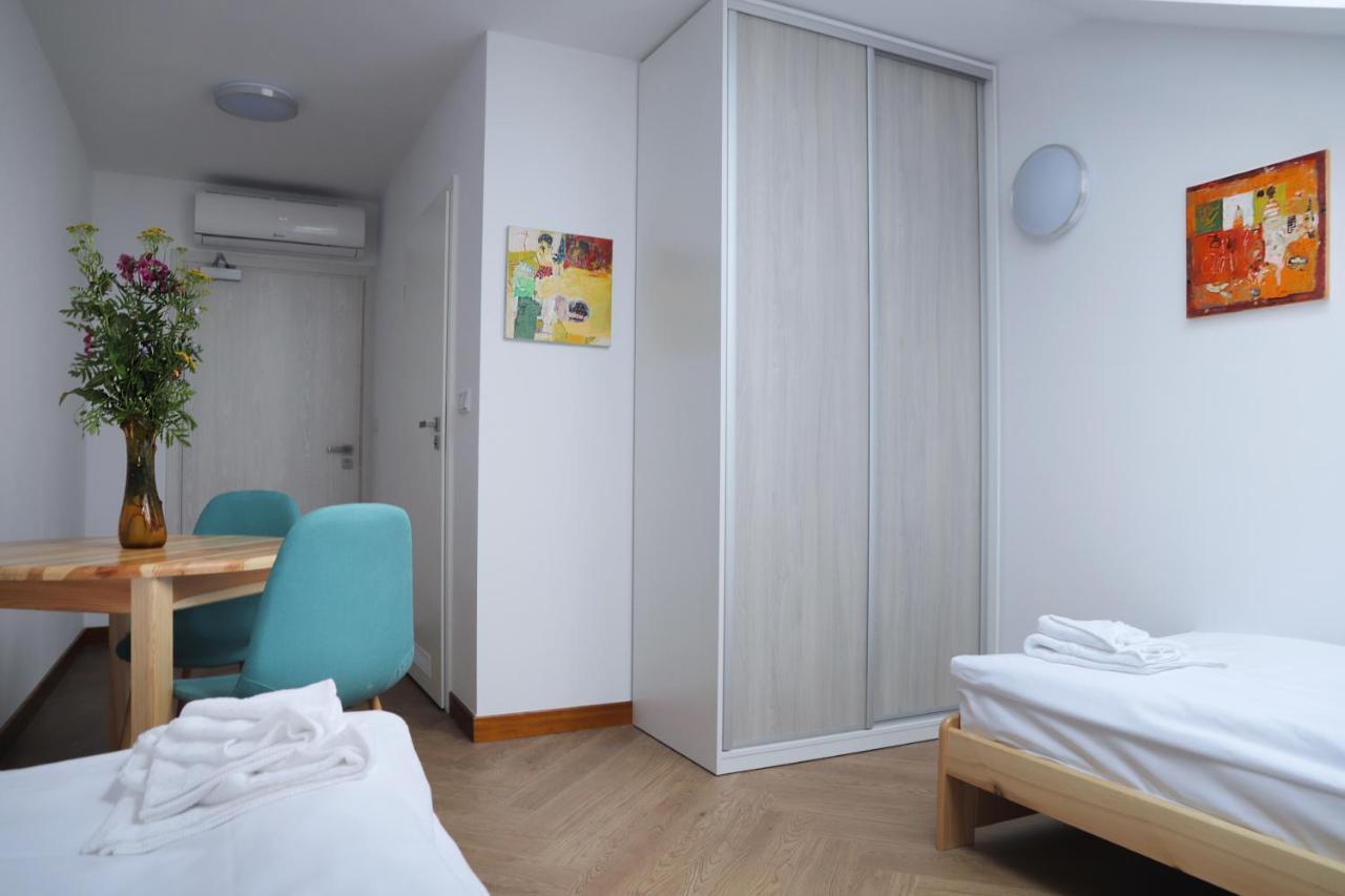 Artrooms Pokoje Goscinne Кросно Екстериор снимка